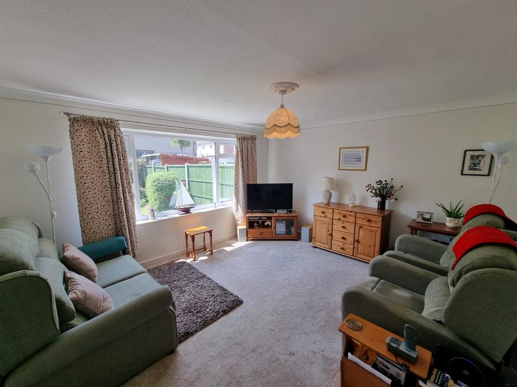Appledore, Bracknell, Berkshire, RG12 3 bed terraced house £325,000