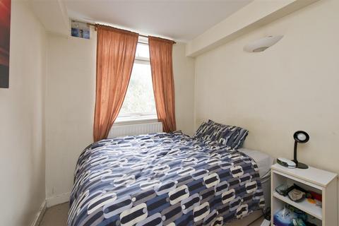 1 bedroom apartment to rent, Russell Court, Hammersmith Grove, London, W6