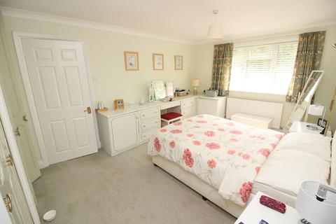 10 Paddock Close, Worcester Park, KT4 7LY