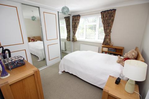 10 Paddock Close, Worcester Park, KT4 7LY