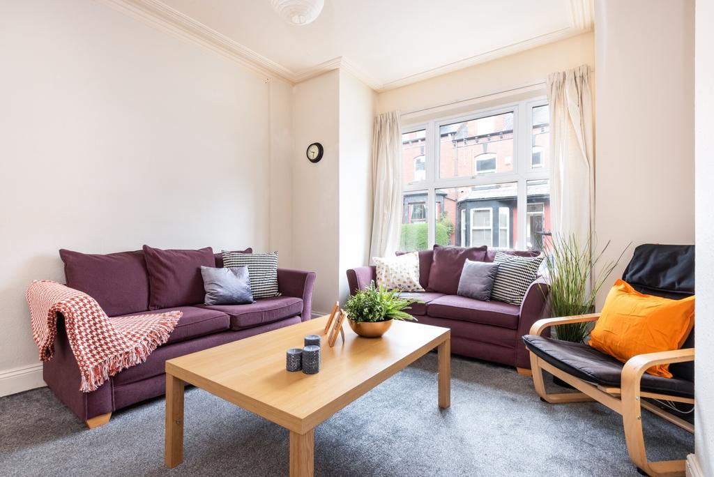 House in Leeds, Hyde Park - View 2