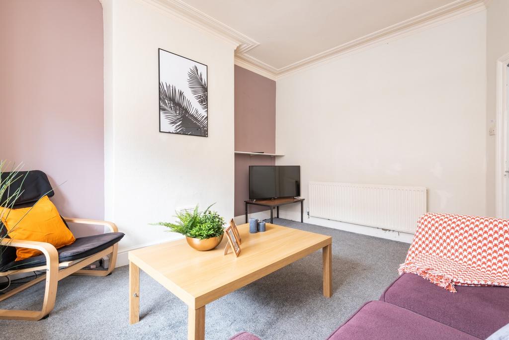 House in Leeds, Hyde Park - View 3