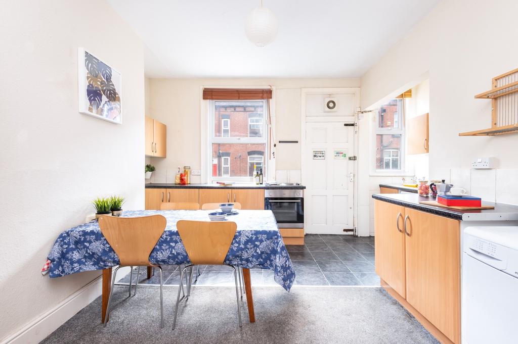 House in Leeds, Hyde Park - More