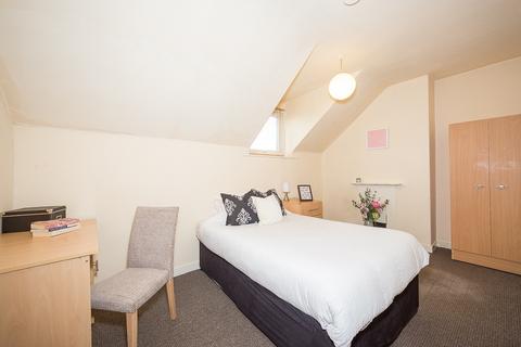 5 bedroom terraced house to rent, 8 Mayville Terrace, Hyde Park, Leeds, LS6 1NB