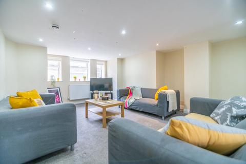 8 bedroom terraced house to rent, 8 Manor Terrace, Headingley, Leeds, LS6 1BU