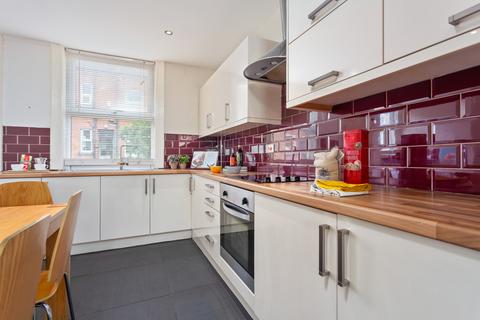 5 bedroom terraced house to rent, 8 Hessle Terrace, Hyde Park, Leeds, LS6 1EQ