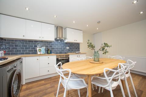 79 Headingley Avenue, Headingley, Leeds, LS6 3ER