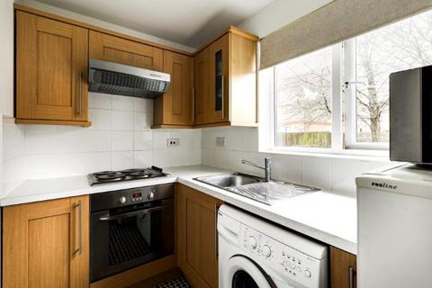 1 bedroom flat to rent, Plowman Close, Edmonton, N18