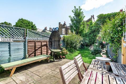 47 Avarn Road, London, SW17 9HB