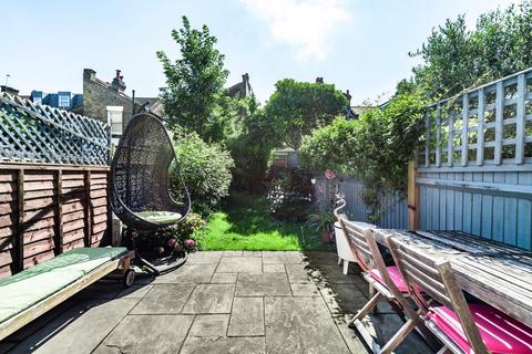 47 Avarn Road, London, SW17 9HB