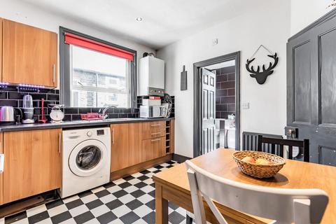 47 Avarn Road, London, SW17 9HB