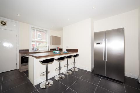 5 bedroom property to rent, 6 Hessle Terrace, Hyde Park, Leeds, LS6 1EQ