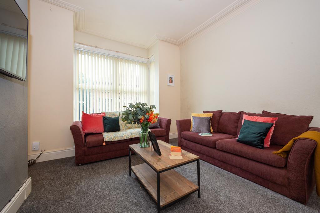 House in Leeds, West Yorkshire - View 5