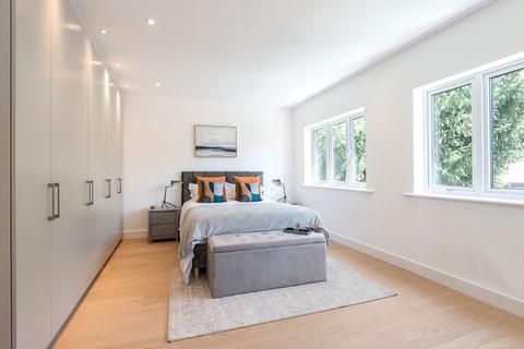 157c West Heath Road, London, NW3 7TT