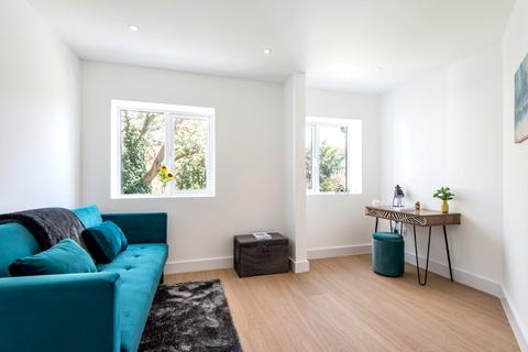 157c West Heath Road, London, NW3 7TT
