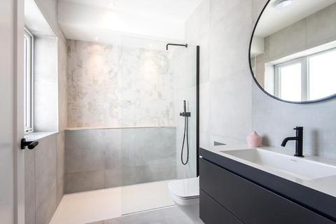157c West Heath Road, London, NW3 7TT