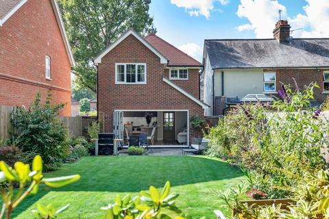 Oak Tree House Barnett Lane, Wonersh, Guildford, GU5 0RZ