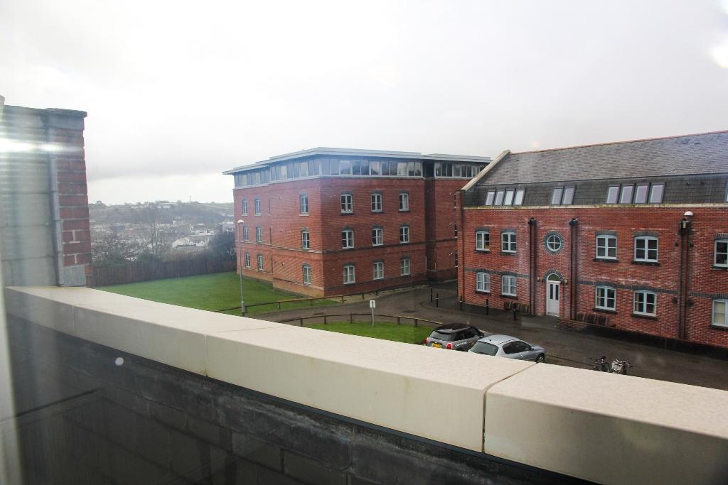 Brunel Court, Truro, TR1 3 bed end of terrace house £850 pcm (£196 pw)