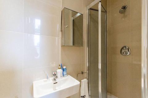 Studio to rent, Ballards Lane,  Finchley,  N3