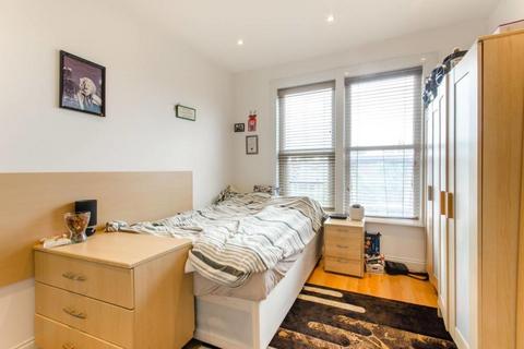 undefined, Ballards Lane,  Finchley,  N3