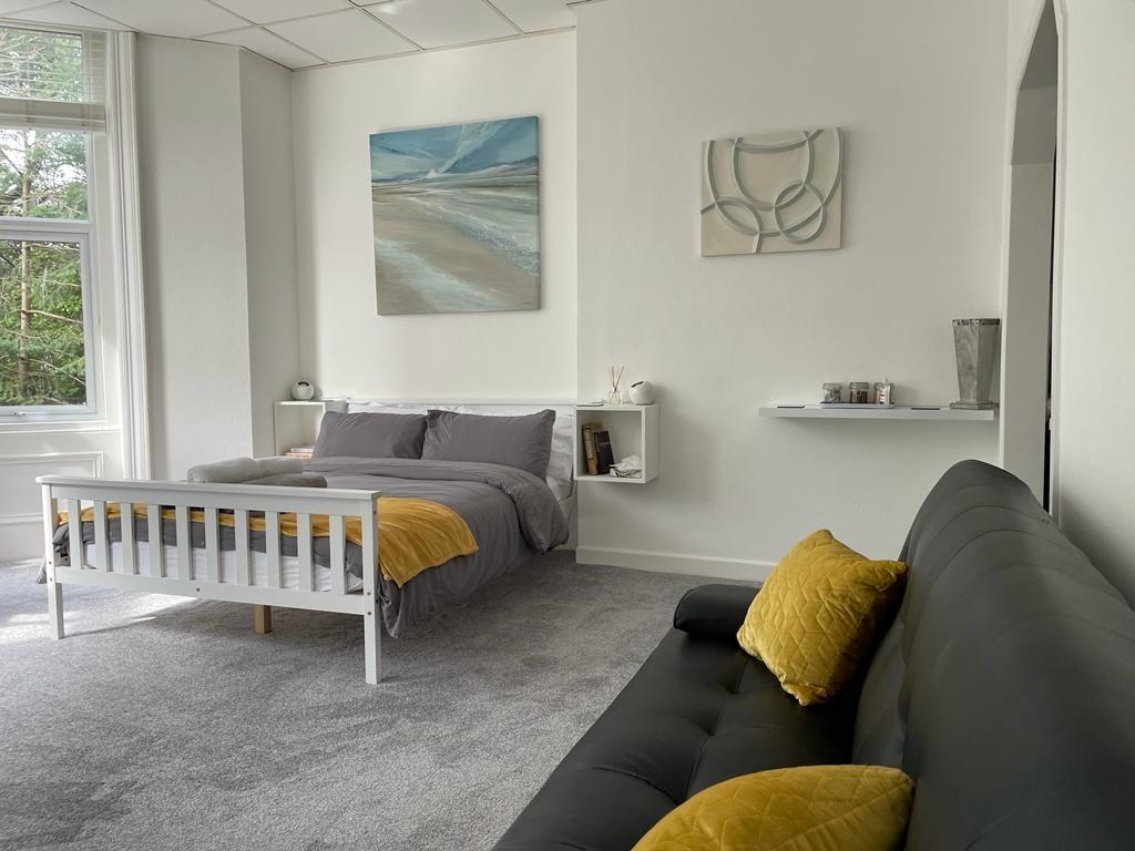 Apartment in Westbourne - View 3