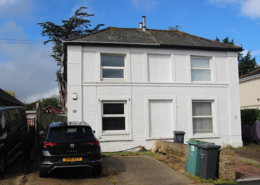Pellhurst Road, Ryde 2 bed semidetached house £925 pcm (£213 pw)