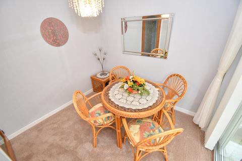 16 Bowgreave Close, Blackpool, FY4 5RD