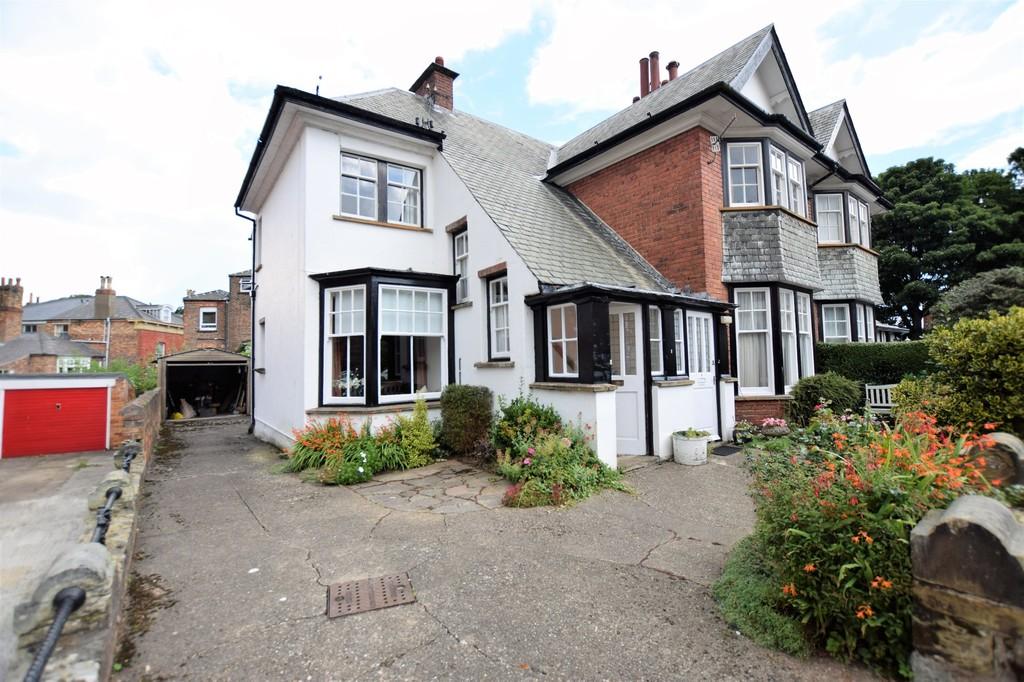 Fulford Road, Scarborough 2 bed apartment £115,000