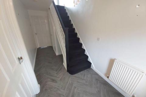 3 bedroom semi-detached house to rent, Hainford Close, Sunderland