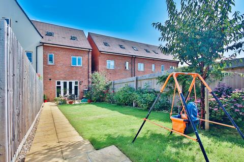 56 Dalziel Drive, Whittington, Worcester, WR5 2QY