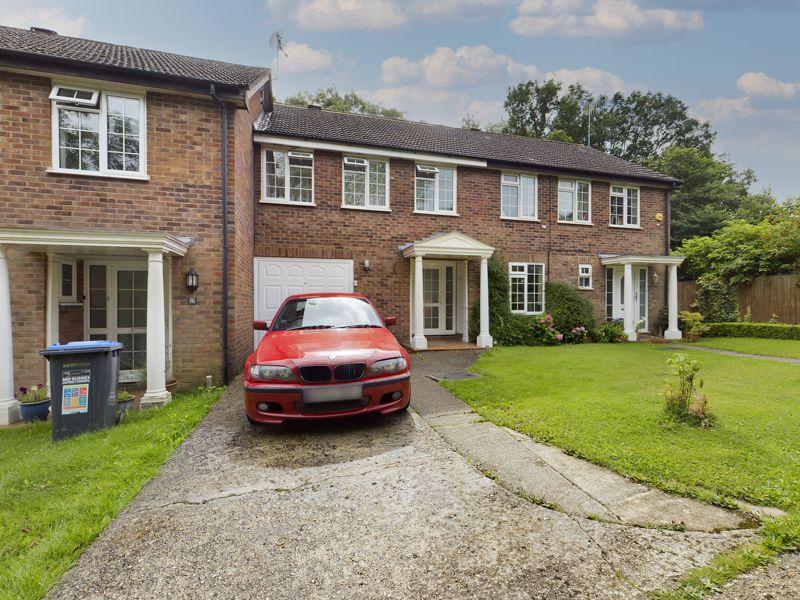 The Glades, East Grinstead 3 bed terraced house £1,500 pcm (£346 pw)