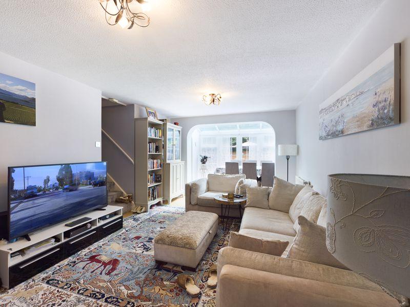 The Glades, East Grinstead 3 bed terraced house £1,500 pcm (£346 pw)