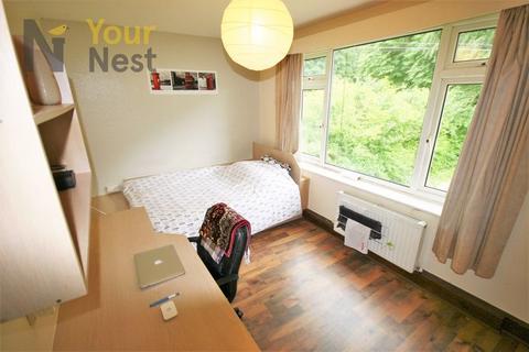 4 bedroom apartment to rent, Grovewood, Headingley, LS6 4Ad