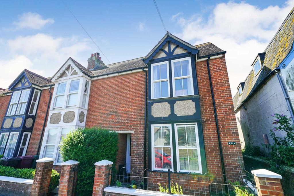22 Church Road Selsey 2 bed £225,000