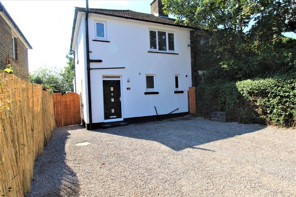 Hall Road, Aveley, South Ockendon 3 bed semidetached house £390,000