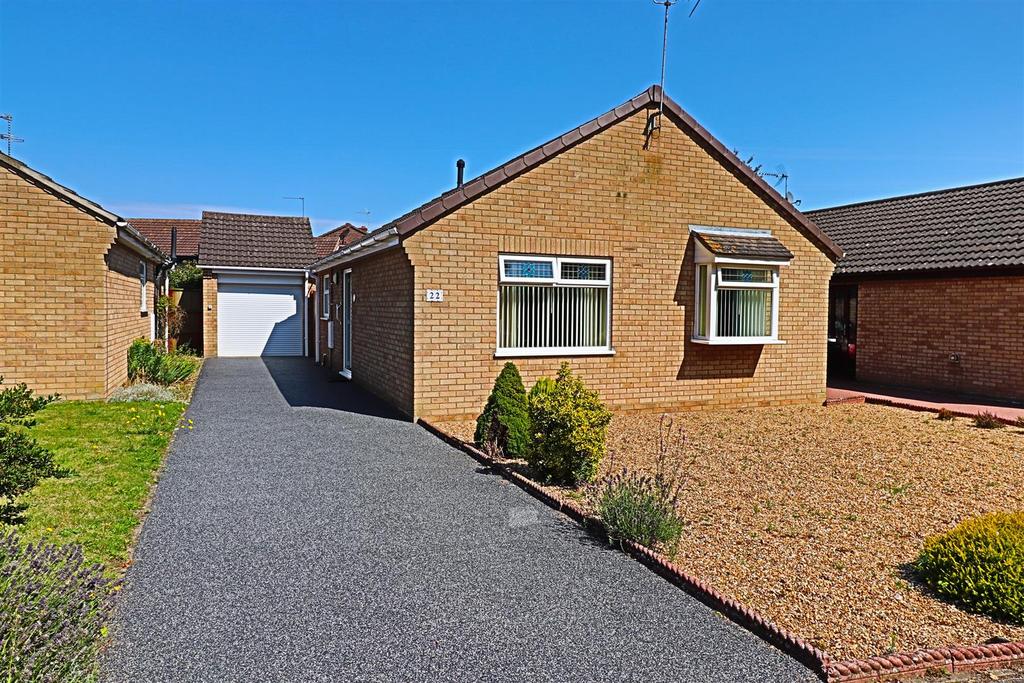 Dunston Drive, Lowestoft 2 bed detached bungalow £250,000
