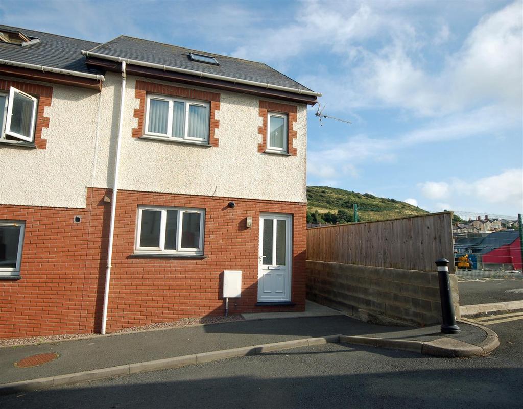 Green Gardens, Trefechan, Aberystwyth 3 bed house £215,000