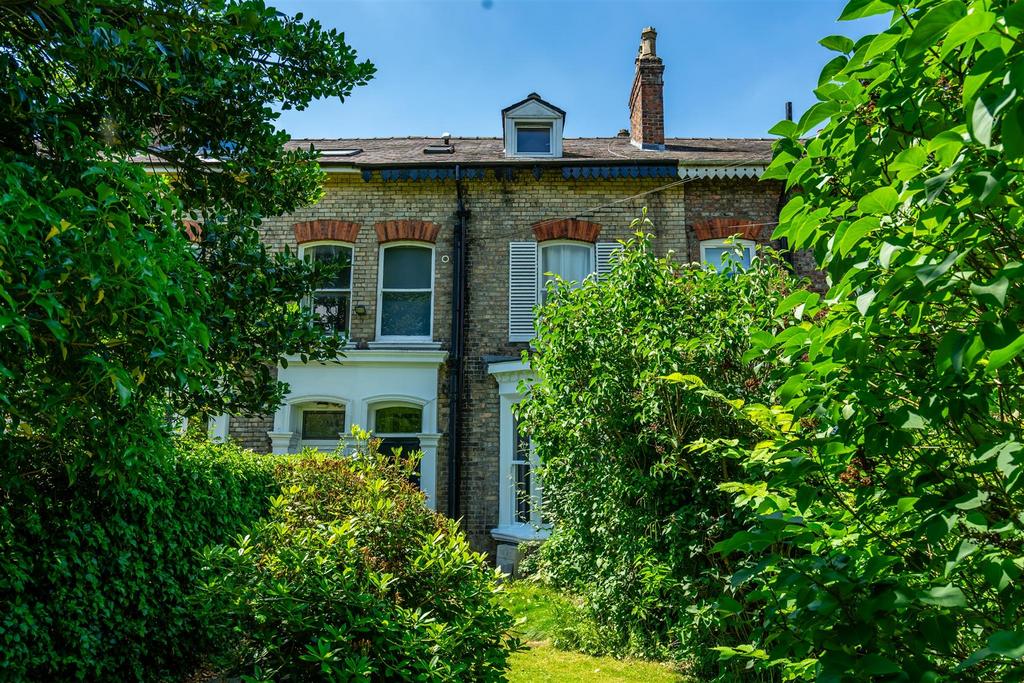 Second Floor Flat, Wigginton Road 1 bed flat to rent £800 pcm (£185 pw)