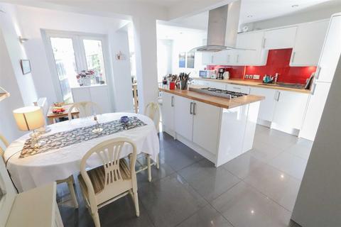 6 Birds Hill, Heath And Reach, Leighton Buzzard, LU7 0AD