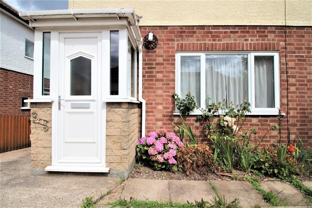 Glenfield Crescent, Glenfield, Leicester 3 bed house £900 pcm (£208 pw)