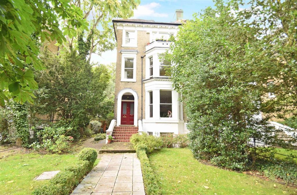 Cambridge Park, East Twickenham 2 bed flat £2,250 pcm (£519 pw)