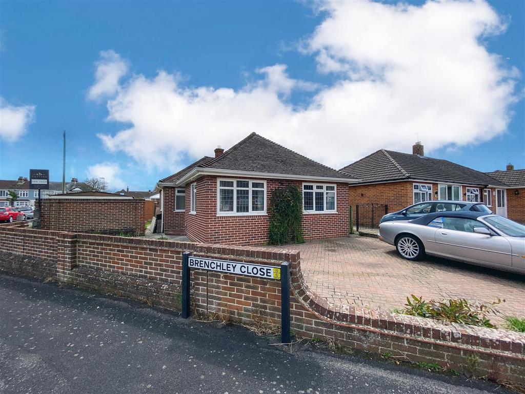 Hatherley Crescent, Portchester 2 bed detached bungalow £375,000
