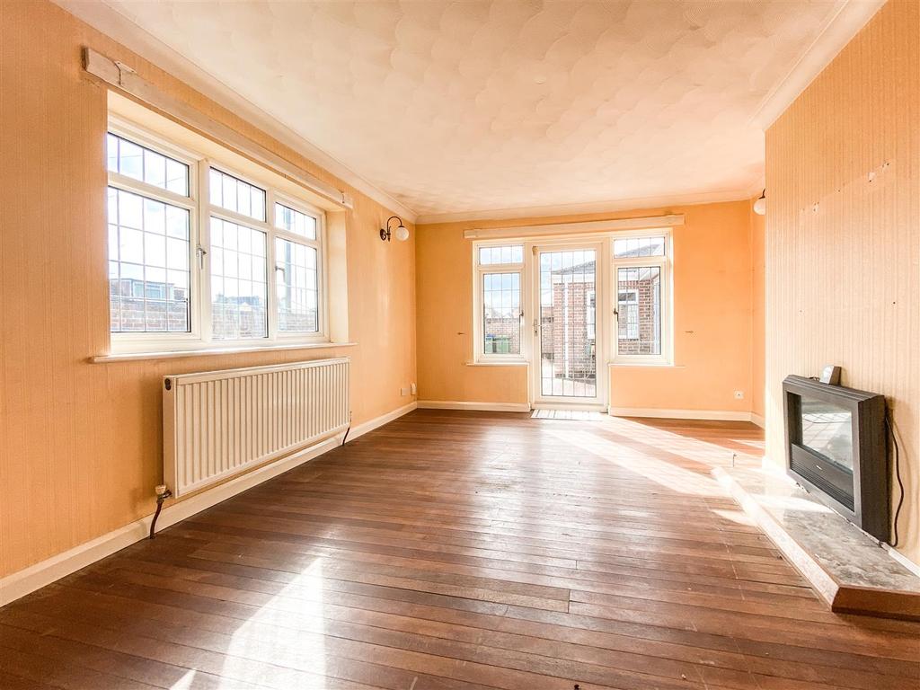 Hatherley Crescent, Portchester 2 bed detached bungalow £375,000