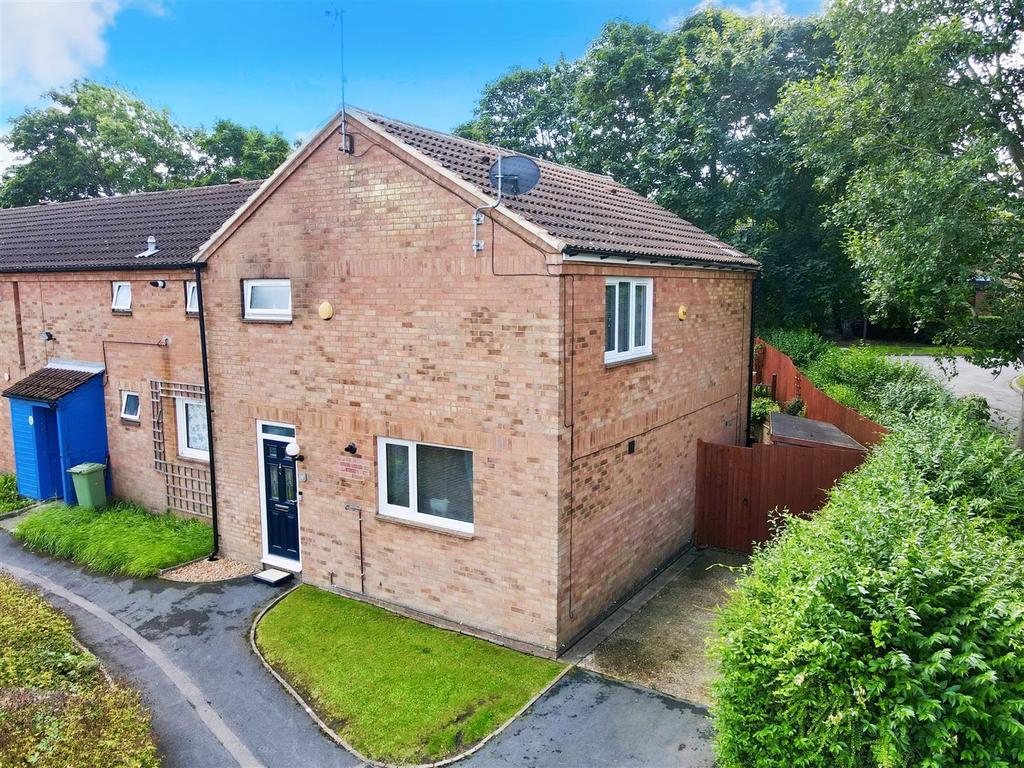 Florin Close, Pennyland, Milton Keynes 3 bed end of terrace house £299,995