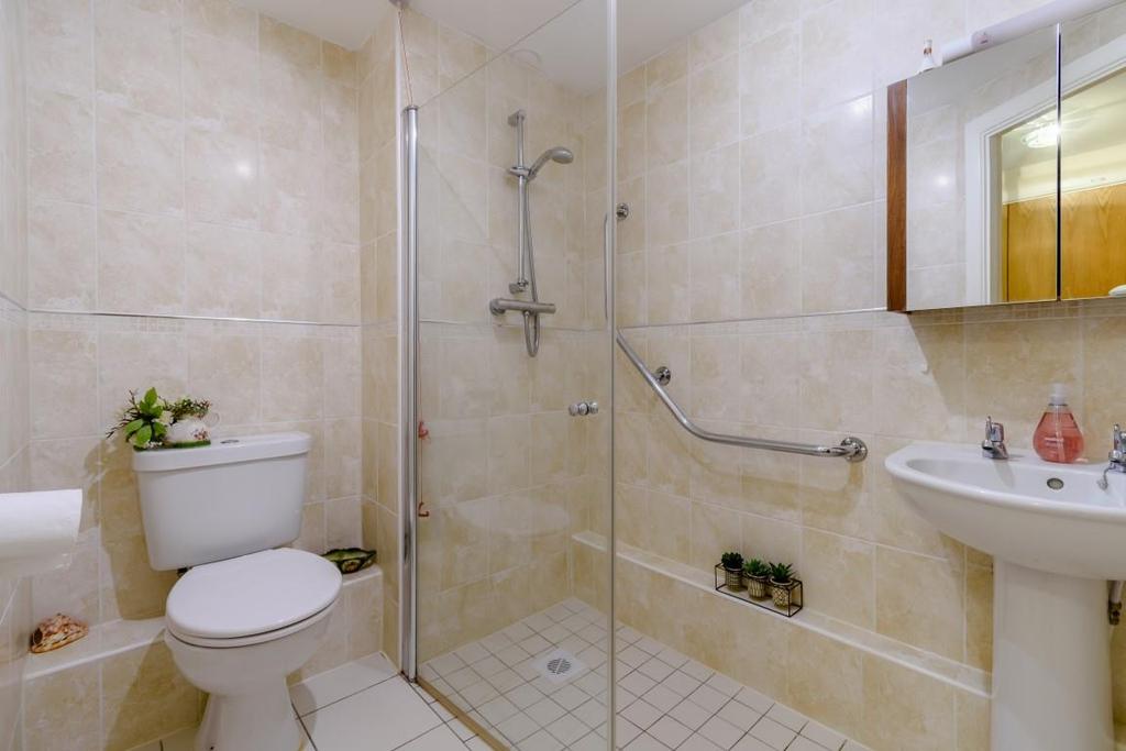 Shower room (2).jpg