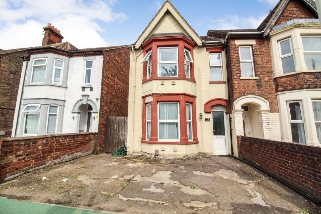 Kempston Road, Bedford 4 bed end of terrace house £270,000