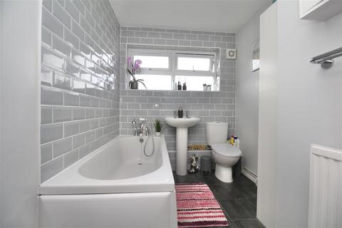10 Flindell Drive, Bramford, Ipswich, IP8 4ES