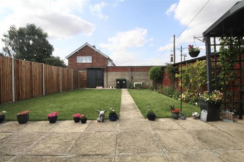 10 Flindell Drive, Bramford, Ipswich, IP8 4ES