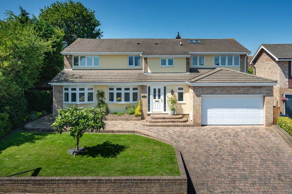 St Anthonys Avenue, Leverstock Green 4 bed detached house £995,000