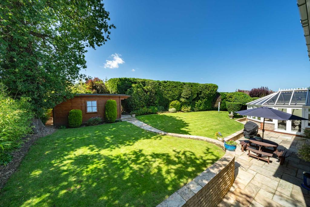 St Anthonys Avenue, Leverstock Green 4 bed detached house £995,000